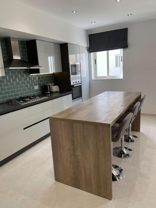 Sunset Apt Modern 1 Bedroom Apt Near The Beach Birżebbuġa Bagian luar foto