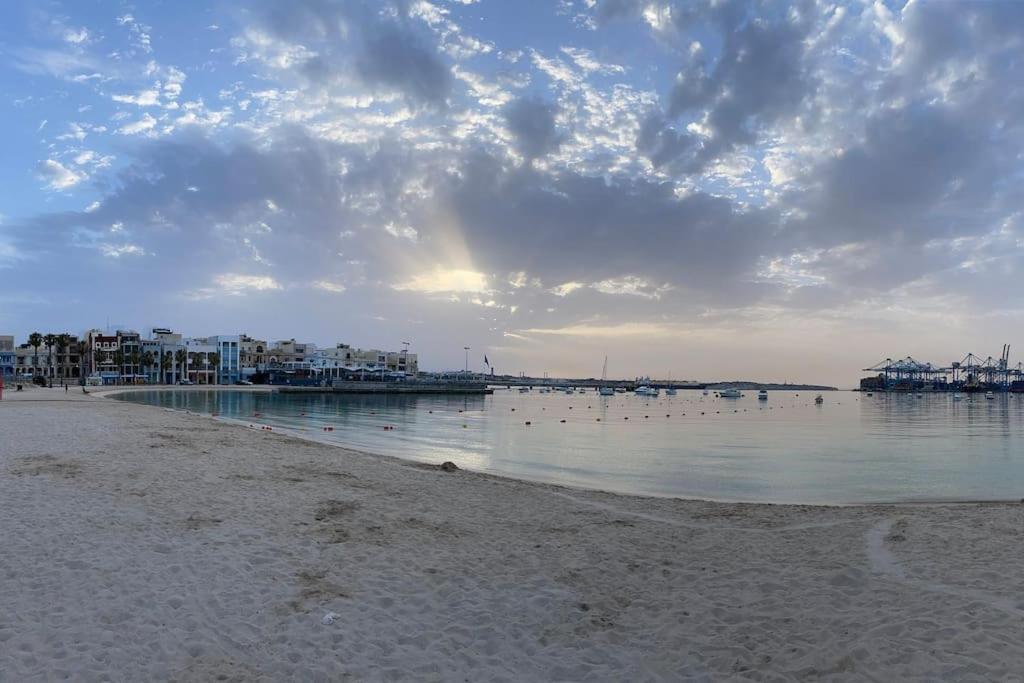 Sunset Apt Modern 1 Bedroom Apt Near The Beach Birżebbuġa Bagian luar foto